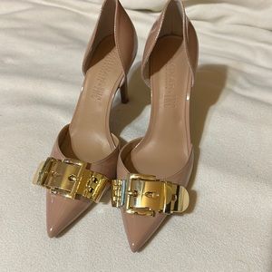 INC INTERNATIONAL CONCEPTS BEIGE CLASSY HIGH HEELS SHOES GOLD BUCKLE